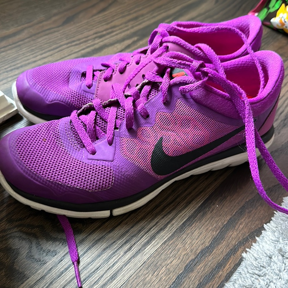 Purple Nike flex run